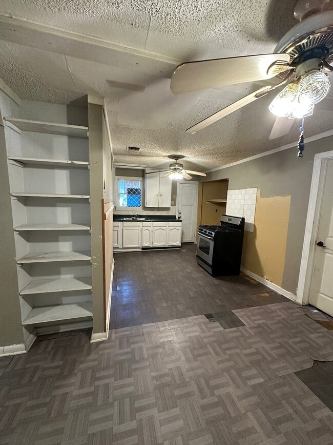Photo - 944 W Lynwood Ave