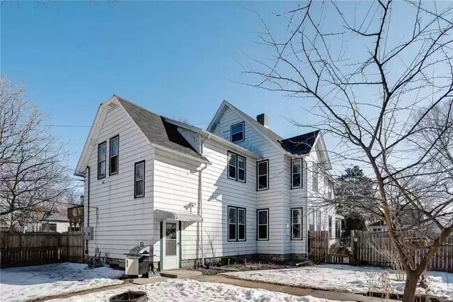 Building Photo - Spacious 4-Bedroom Duplex Retreat on 34th ... Unit 2 Rental