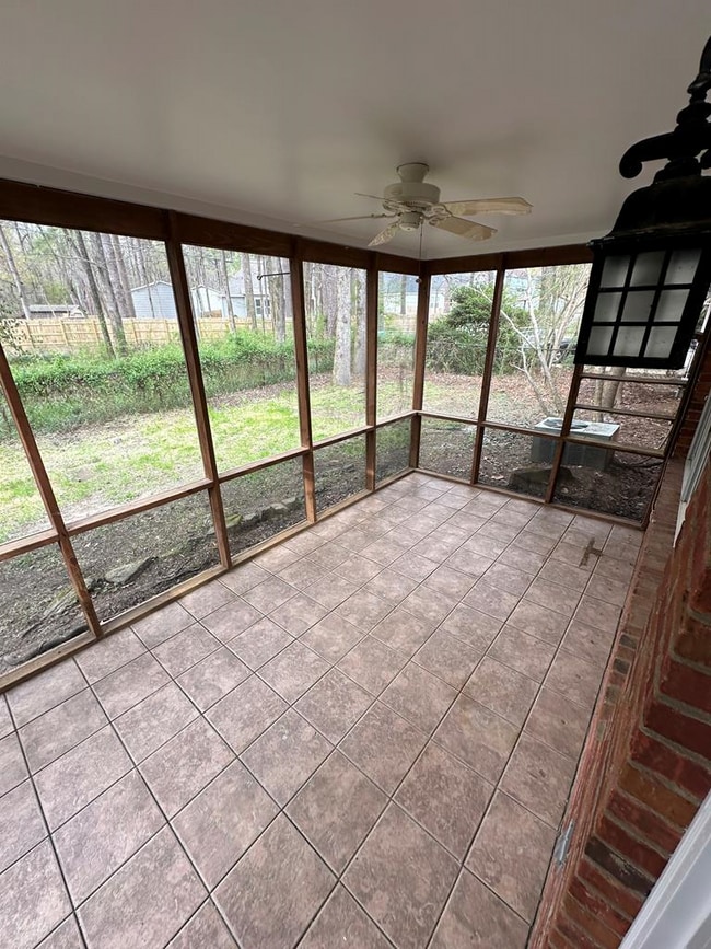 Photo - 910 Crawford Cir