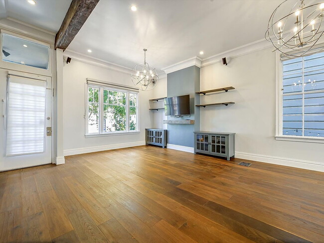 Building Photo - 2-Bed Oasis in the Heart of San Francisco - Spacious 1300 Sq Ft!"