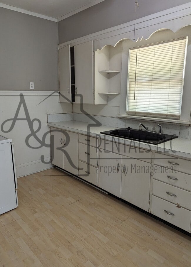 Photo - 2104 N Broadway St