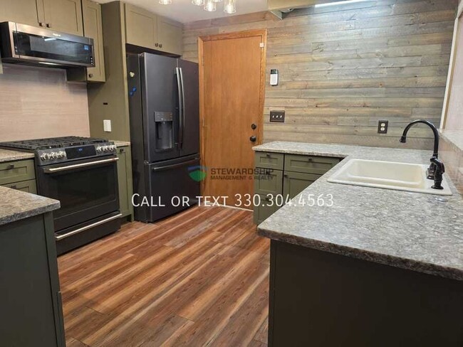 Photo - 1822 Woodlawn Ave NW