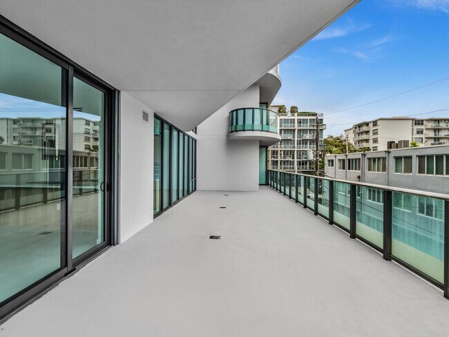 Photo - 9901 W Bay Harbor Dr Unit 304