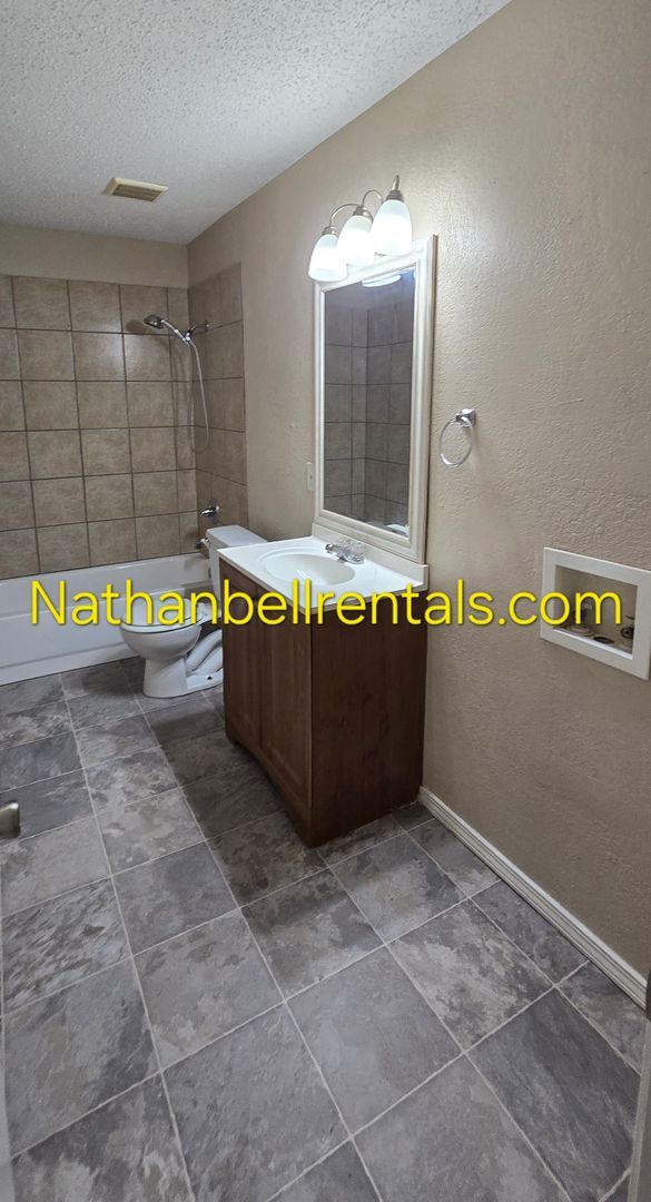 Photo - 1665-1679-1679 Ballard Dr Unidad 1667