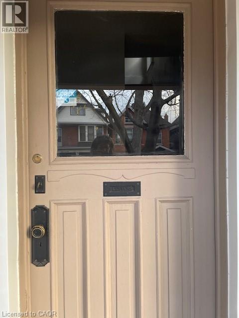 Photo - 27 Strathcona Ave S Unité 2