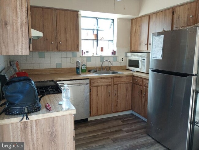 Building Photo - 10 Maynard Dr Rental