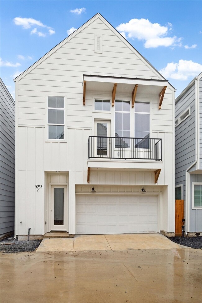 Building Photo - 5233 Hillman St Rental