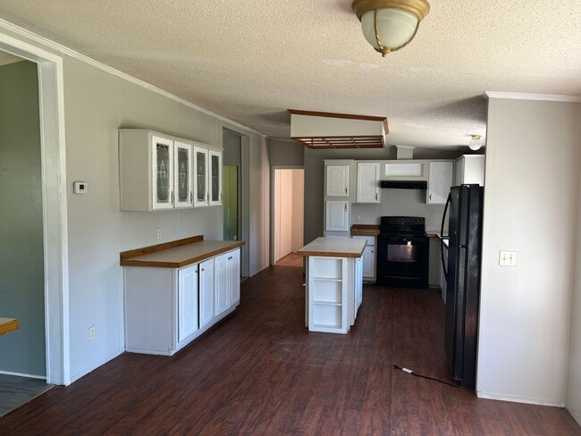 Photo - Nice 3 Bedroom 2 Bath Available Now! Schedule your tour and Apply today!