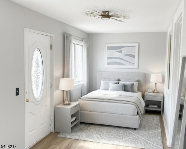 Photo - 2144 Evans St