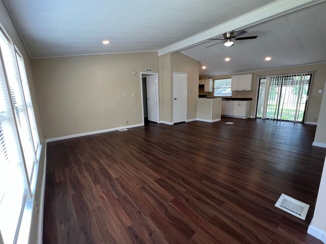 Photo - Spacious 3 bedrooms / 2 bath