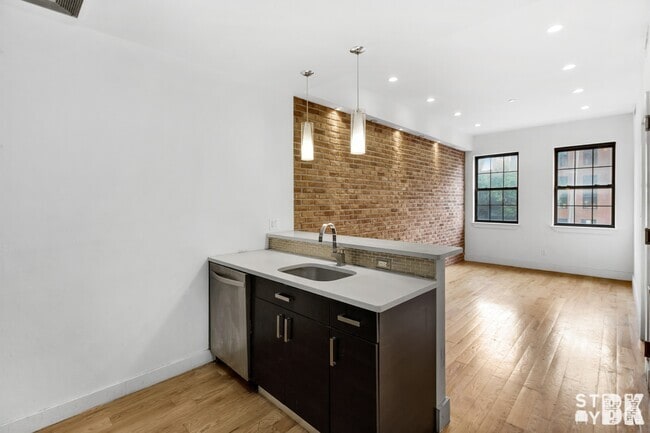 Building Photo - 37 Lexington Ave Rental