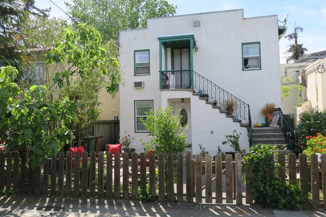 Building Photo - 16 Pacheco Ave Unit Upper