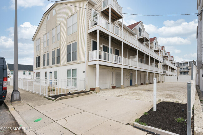 Building Photo - 32 Webster Ave Unit 5 Rental