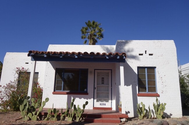 Photo - 2 bedroom, 1 bath house with a den in Sam ...