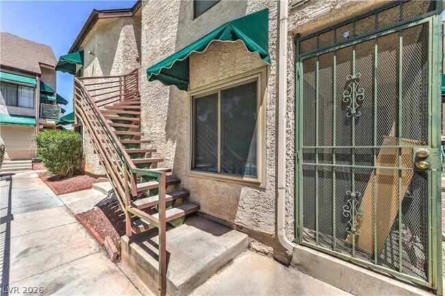 460 Elm Dr Unit 204