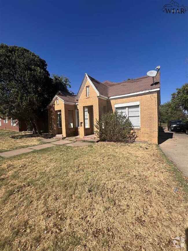 Building Photo - 1205 Austin St Rental