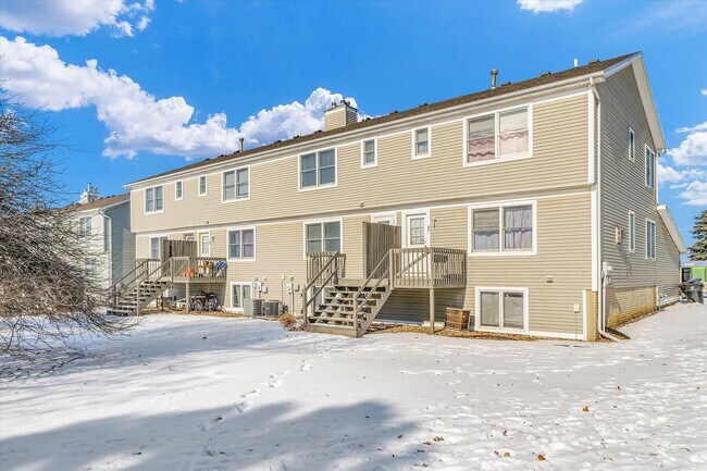 Photo - Spacious 3-Bed, 3.5-Bath Townhome with Attached Garage Overlooking Clearwater Park