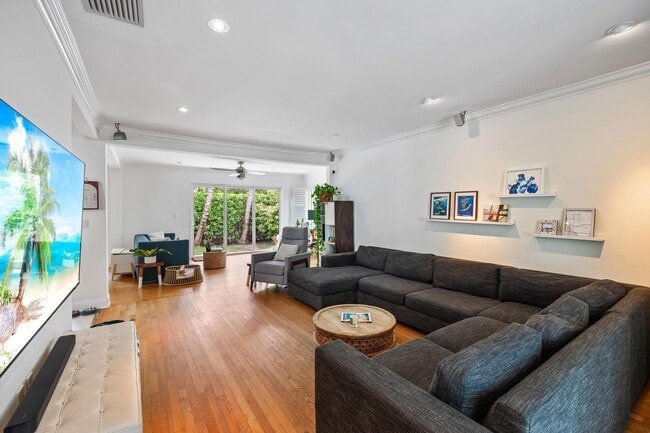 Photo - 9025 Dickens Ave