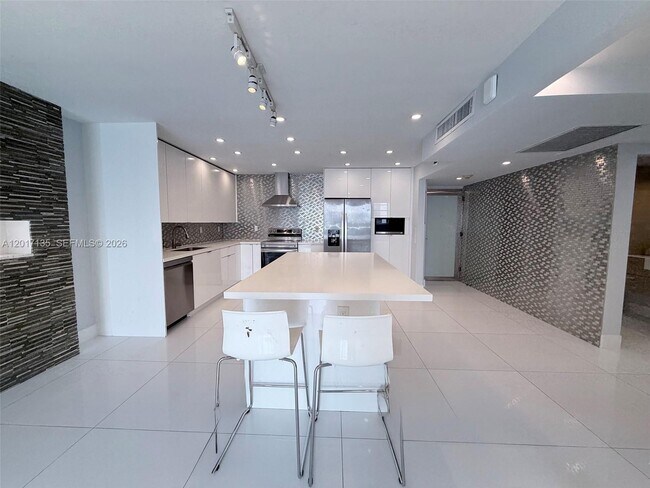 Photo - 19390 Collins Ave Unidad 907