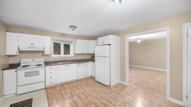 Building Photo - 71 Viscount St