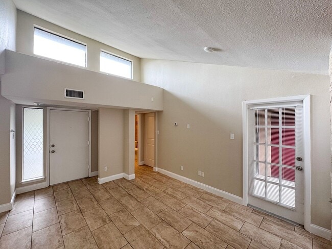 Photo - 3843 Unit 215D