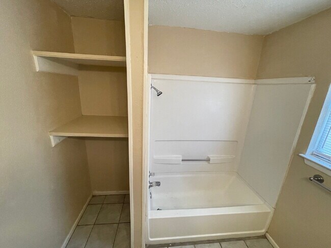 Photo - 1 bedroom 1 bathroom Unit 11