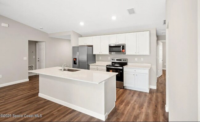 Photo - 1011 Webster Rd SE