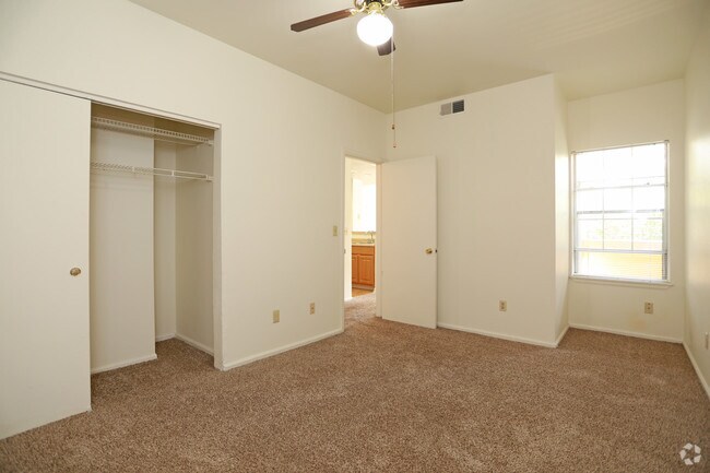 2BR, 1BA - Fairfield