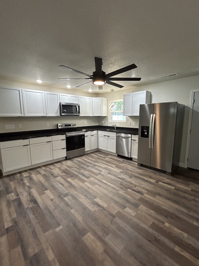 Photo - 838 S Hickory St