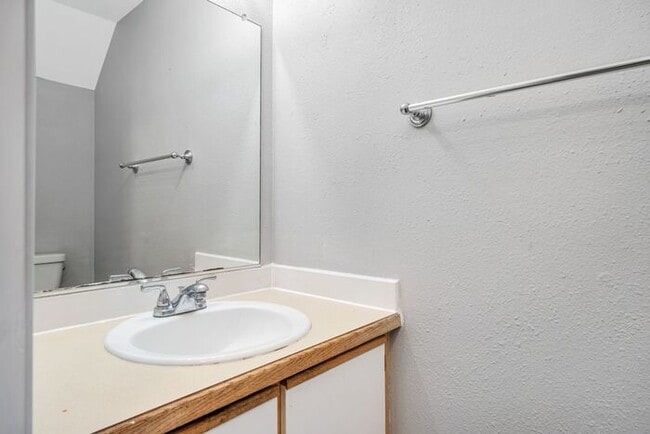 Photo - 2 bedroom unit. Pets OK! Lots of upgrades! Full size washer and dryer in every unit!!