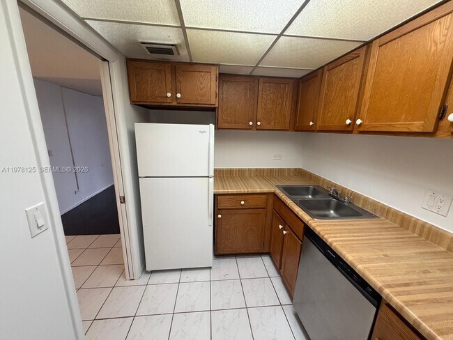 Photo - 3720 Inverrary Dr Unit 2K