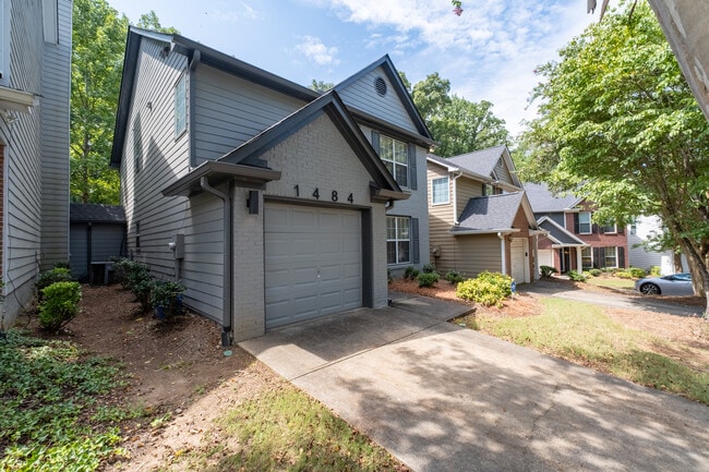 Photo - 1484 Gates Cir SE