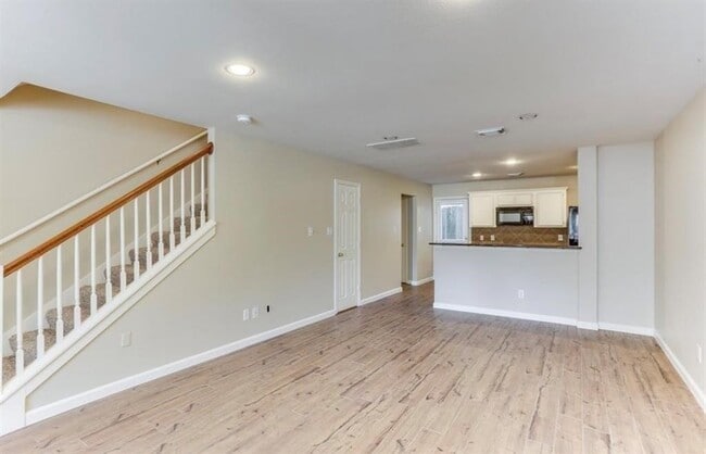 Photo - 730 Redwing Pl Dr