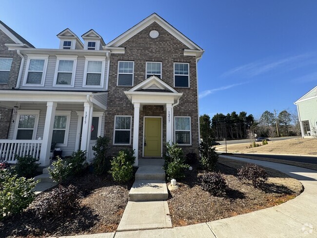 Building Photo - Two bedroom 2 1/2 bath townhome covered fr...