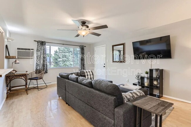 Photo - 2075 Iris St