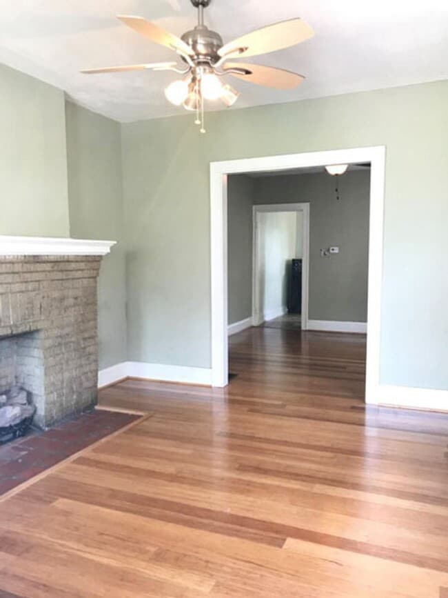 Photo - 1444 Hamlet St