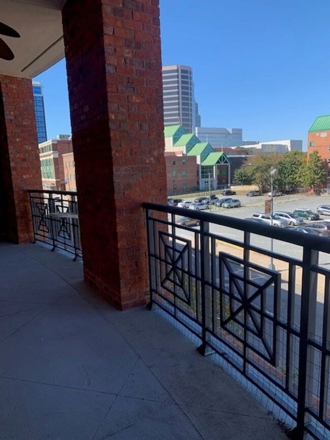 Photo - 113-209 N Church Street Unidad 113-209 N Church St