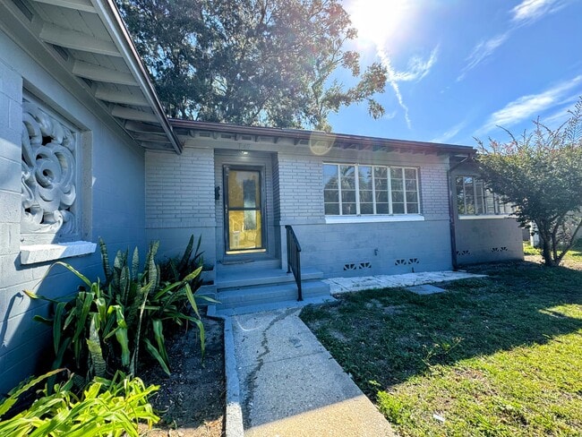 Photo - 747 Moravon Ave