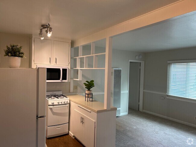 Building Photo - Downtown Charmer!  Must See! Unit 01 Rental