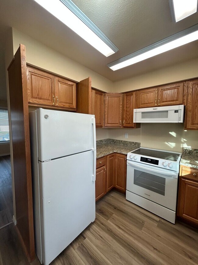 Photo - (766) Waverly Drive Albany - 2 Bedroom / 1 Bath Unit 1570