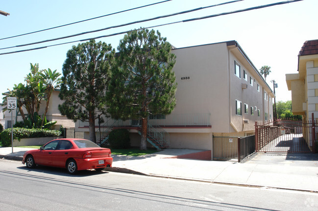 Building Photo - 6938 Coldwater Canyon Ave Rental