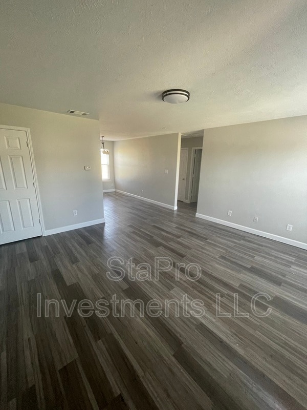 Photo - 261 Hayes Ct