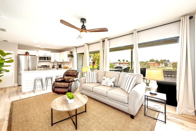 Building Photo - 4000 Gulf Terrace Dr Rental