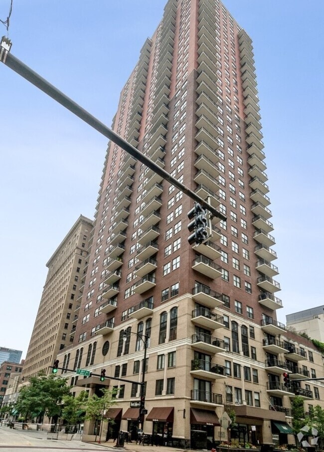 Building Photo - 41 E 8th St Unit 2C Rental