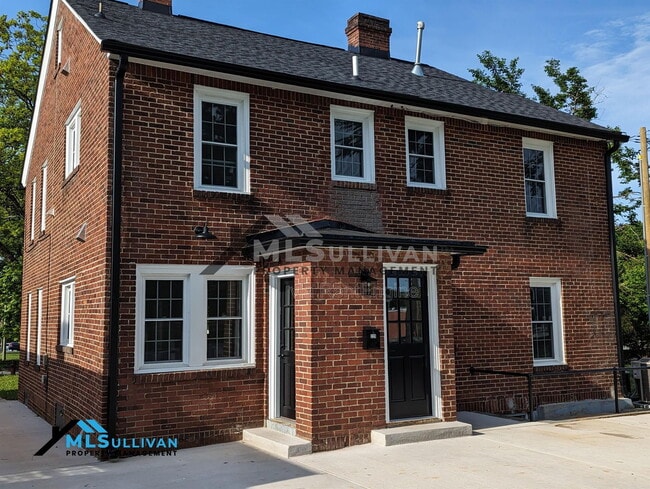 Photo - 229 W Elm St