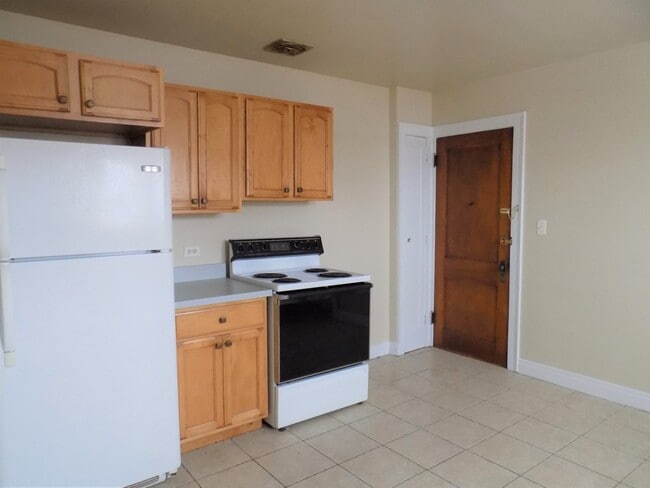 Photo - 328 Green Bay Rd