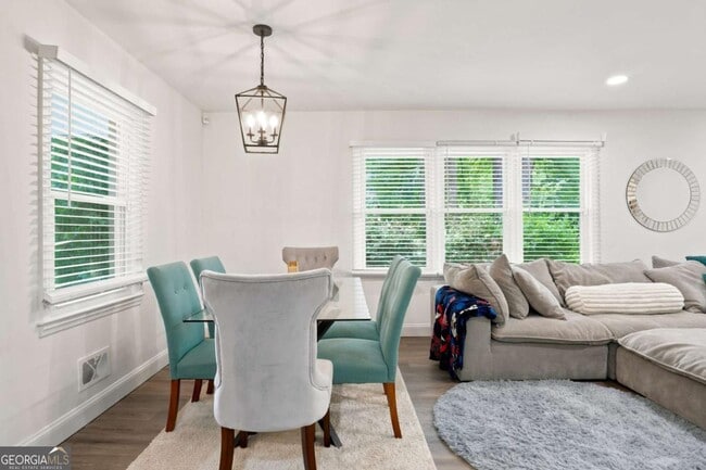 Photo - 581 Meadowbrook Dr SE