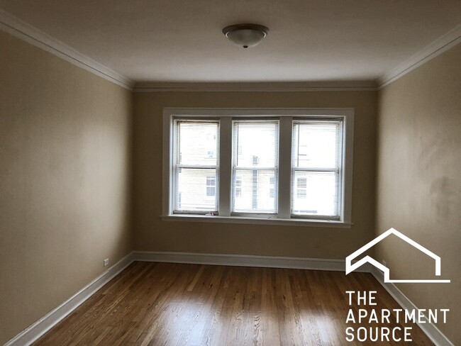 Photo - 4454 W Diversey Ave Unidad 3