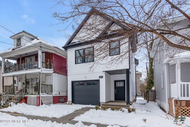 Building Photo - 211 Dewitt Ave