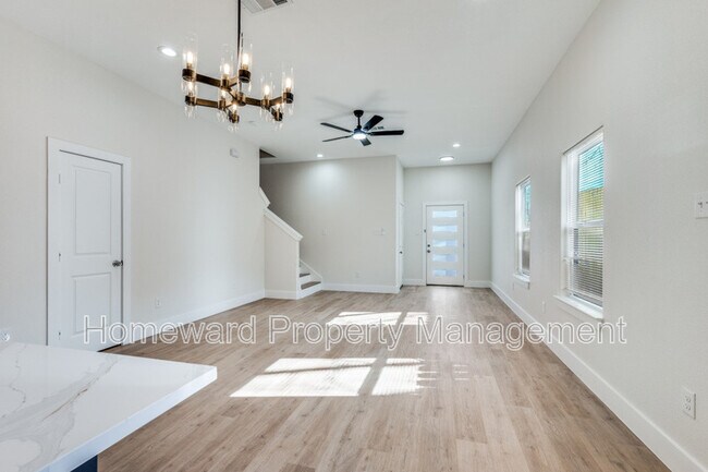 Photo - 825 Stamps Ave